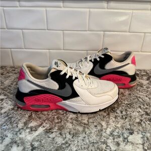 Womens Nike Air Max Excee (size 9)